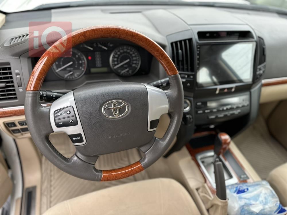 تۆیۆتا لاند کروزەر